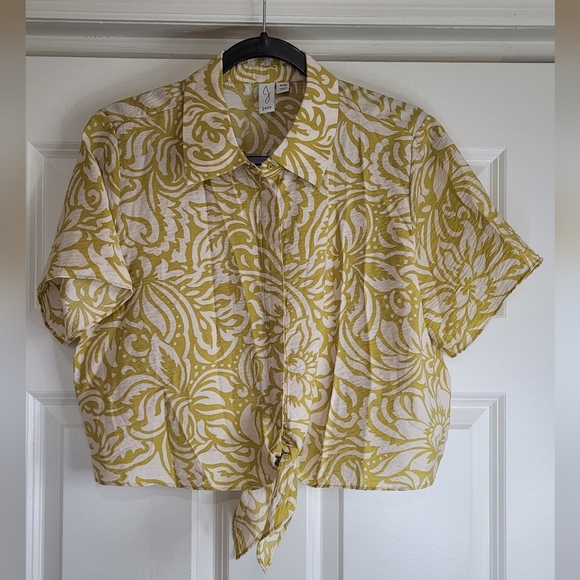 Joie Yellow & White Floral Print Cropped Camp Shirt w/ Tie Hem - Size M - Picture 1 of 9
